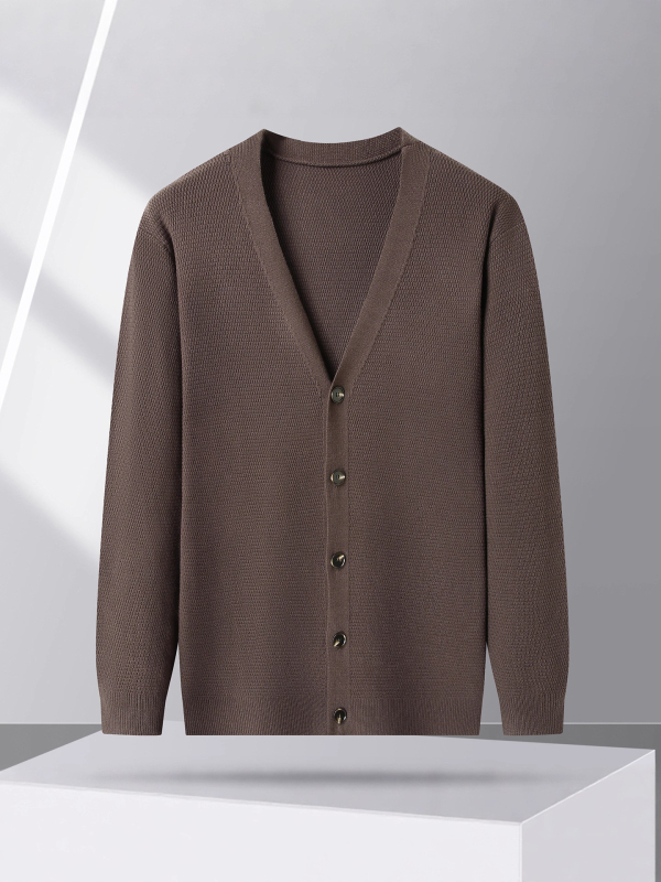 Vyriskas žakardo V kaklo megztinis kardiganas, laisvas kirpimas; pluošto sudėtis: viskozė 49%, poliesteris 30%, nailonas 21%; pavasario-rudens sezonai.