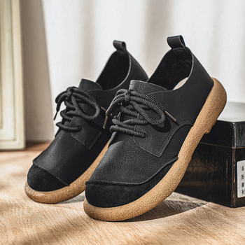 Μάρτιν μποτάκια • επάνω μέρος από μικροϊνες • σόλα από καουτσούκ • με κορδόνια μπροστά • χαμηλό ύψος γάμπας