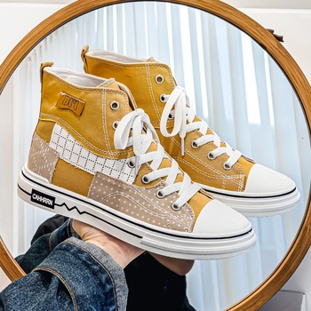 Vīriešu augstās platna kedas - Augšējā daļa: kanvas, Aizvērums: šņorēm, Zole: injektēta PVC, Iekšējā zole EVA