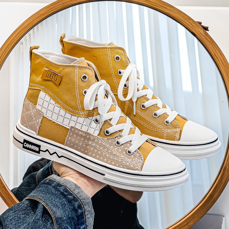 Vīriešu augstās platna kedas - Augšējā daļa: kanvas, Aizvērums: šņorēm, Zole: injektēta PVC, Iekšējā zole EVA