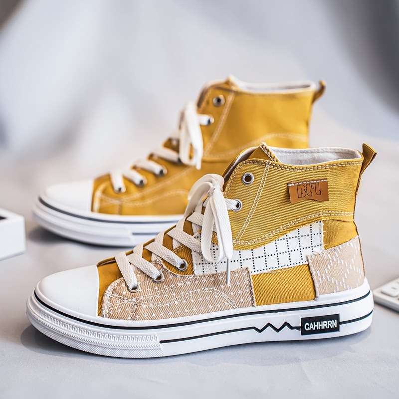 Vīriešu augstās platna kedas - Augšējā daļa: kanvas, Aizvērums: šņorēm, Zole: injektēta PVC, Iekšējā zole EVA