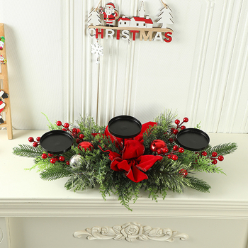 Medinė žvakių laikiklis Kalėdoms su trimis kojomis ir gėlių žiedų dekoru