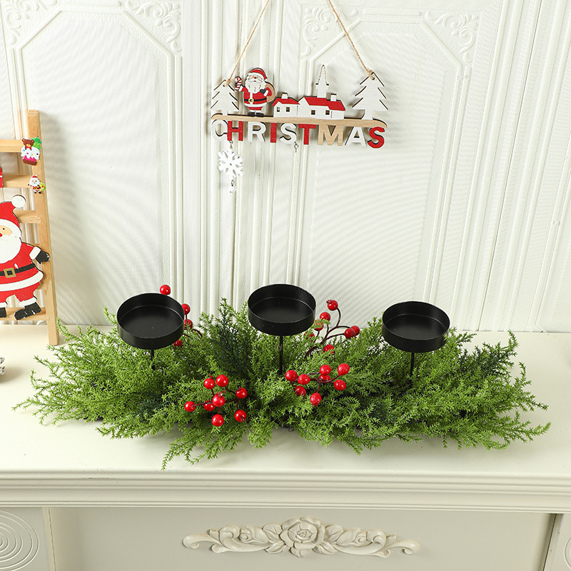 Medinė žvakių laikiklis Kalėdoms su trimis kojomis ir gėlių žiedų dekoru