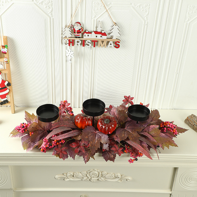 Medinė žvakių laikiklis Kalėdoms su trimis kojomis ir gėlių žiedų dekoru