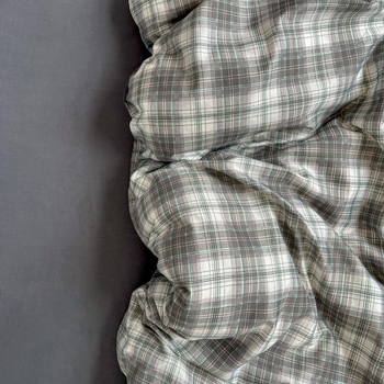 Četrdaļīgs poliestera gultas veļas komplekts - reaktīvā drukāšana un krāsošana, plakano palagu stils, svars zem 500 g