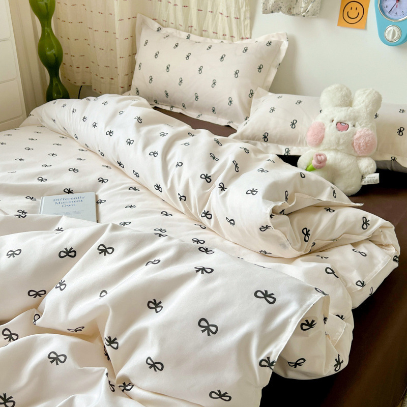 Četrdaļīgs poliestera gultas veļas komplekts - reaktīvā drukāšana un krāsošana, plakano palagu stils, svars zem 500 g