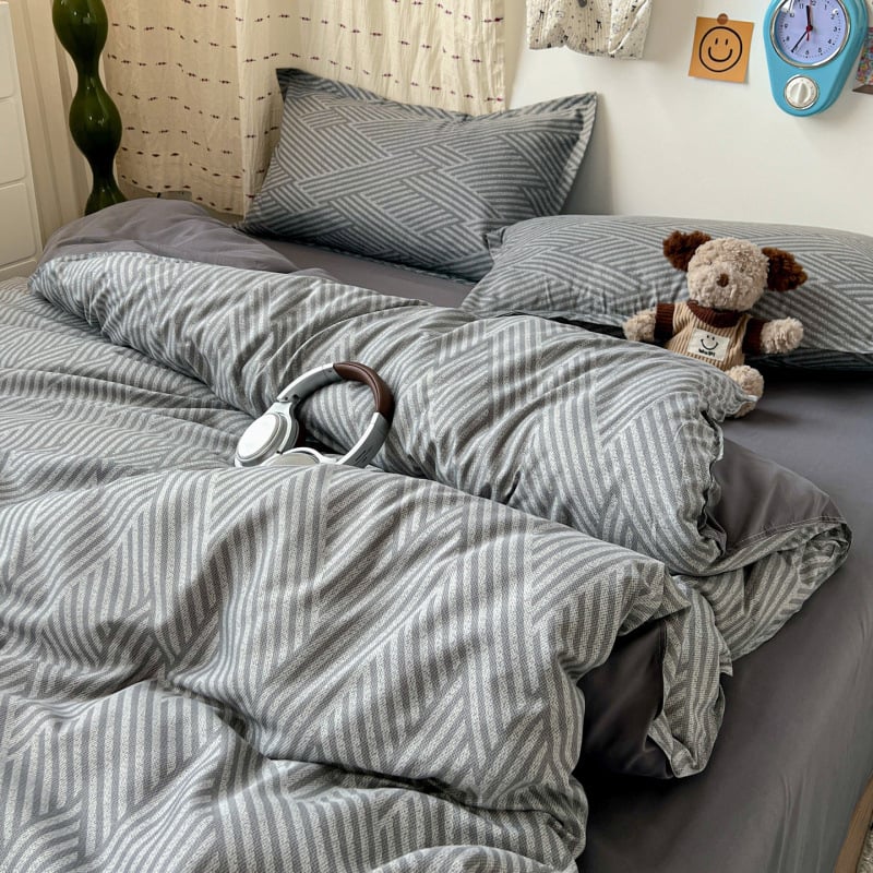 Četrdaļīgs poliestera gultas veļas komplekts - reaktīvā drukāšana un krāsošana, plakano palagu stils, svars zem 500 g