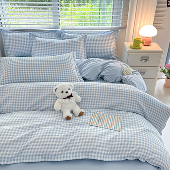 Aloe kokvilnas gultas veļas četrdaļīgs komplekts ar svītru un ģeometrisku rakstu; reaktīvā drukāšana un krāsošana; plakans lakts stils, mūsdienīgs minimālismus