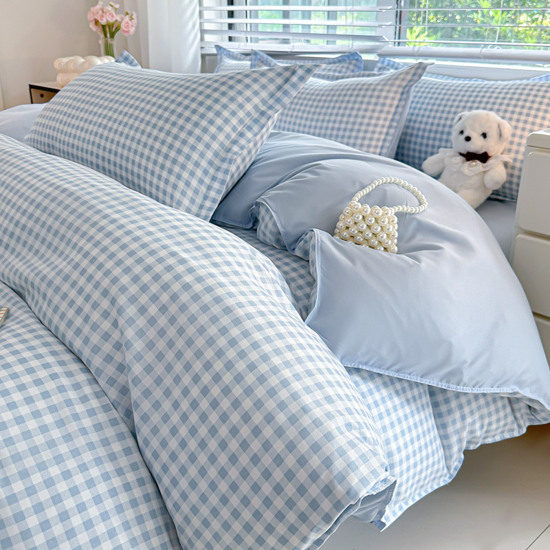 Aloe kokvilnas gultas veļas četrdaļīgs komplekts ar svītru un ģeometrisku rakstu; reaktīvā drukāšana un krāsošana; plakans lakts stils, mūsdienīgs minimālismus