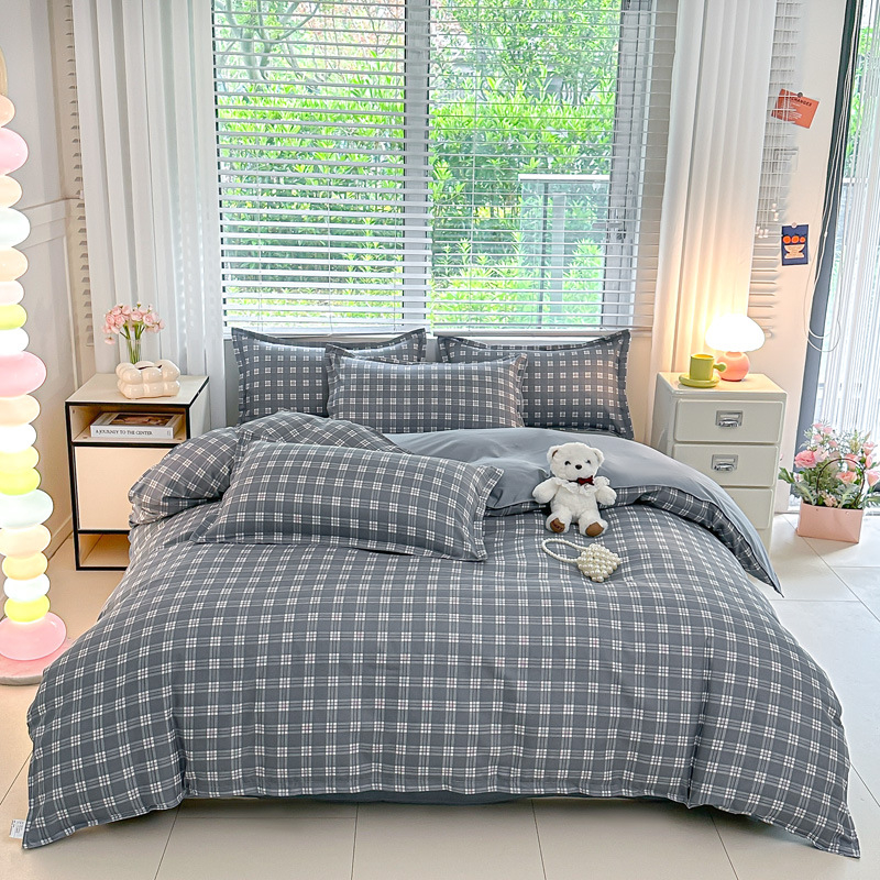 Aloe kokvilnas gultas veļas četrdaļīgs komplekts ar svītru un ģeometrisku rakstu; reaktīvā drukāšana un krāsošana; plakans lakts stils, mūsdienīgs minimālismus