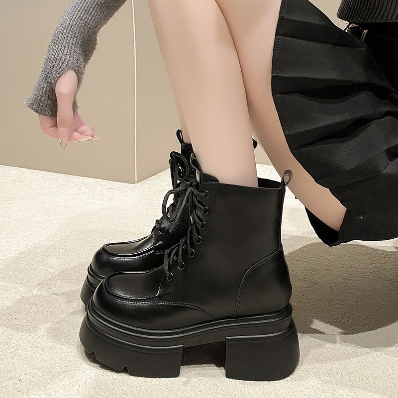 Moteriški Martins batai su aukštesnio aukščio pakėlimu - storesnė padas, 3-5 cm vidutinio aukščio kulnas, britiškas stilius, šoninis užtrauktukas