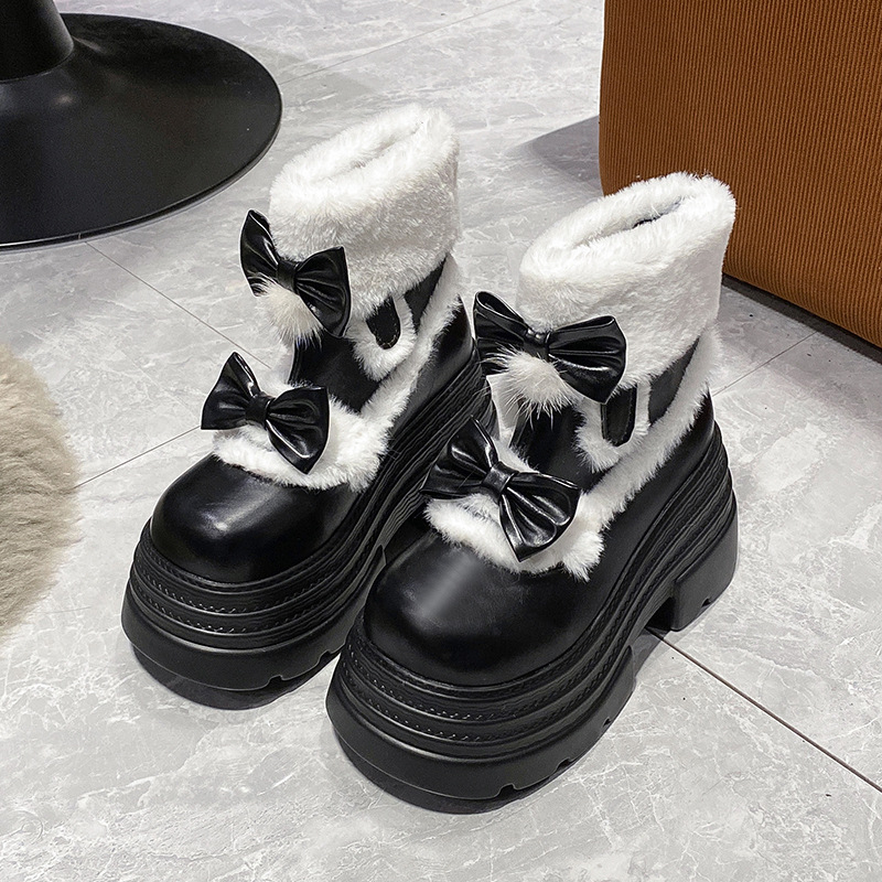 Moteriški sniego batai su PU viršutine dalimi, viršutė iš kombinuotos medžiagos, itin aukštas kulnas (>8 cm), žemas šarvas, užtrauktukas gale