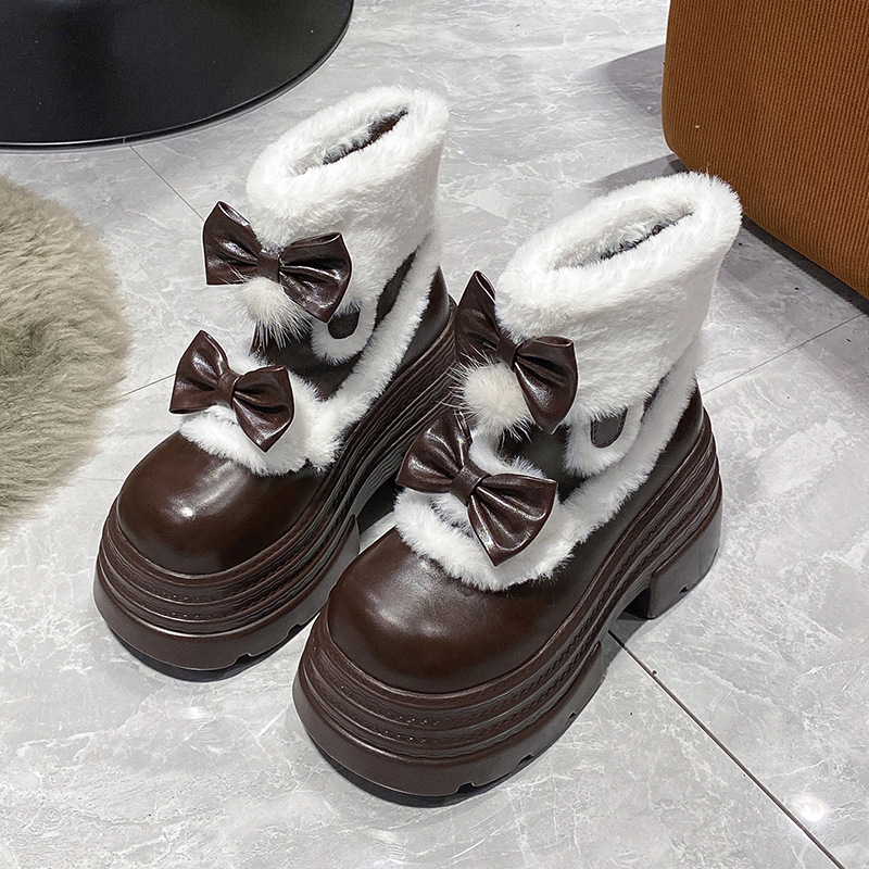 Moteriški sniego batai su PU viršutine dalimi, viršutė iš kombinuotos medžiagos, itin aukštas kulnas (>8 cm), žemas šarvas, užtrauktukas gale