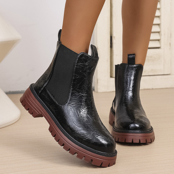 Moterų Chelsea bateliai - apvali nosis, store vidutinio aukščio kulnas 3-5 cm, viršutinė dalis iš sintetinės odos, guminė padas