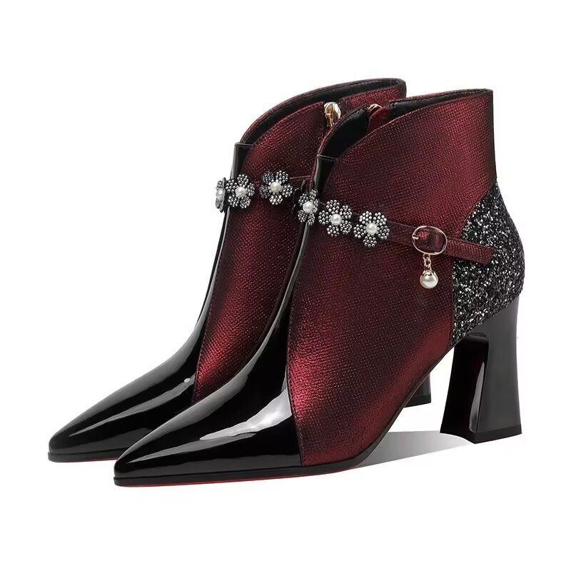 Moteriški Martin bateliai – PU viršus su spalvų blokais, smailus pirštas, masyvus kulnas 6–8 cm, šoninis užtrauktukas, žemas batviršis