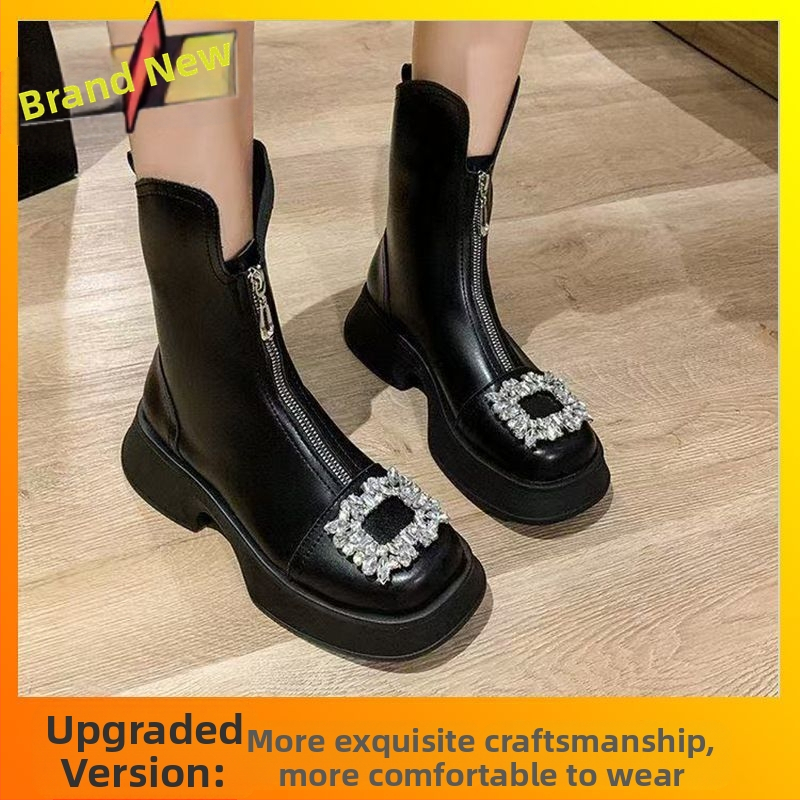 Martin zābaki ar PU augšpusi, gumijas zole, kvadrātveida purns, bieza vidējā papēža (3–5 cm), vidējais shaft garums