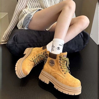 Sieviešu Martin zābaki, augšpuse no nubuk velūra, zole no gumijas, vidēja garuma kāja, apaļa purns, šņorēšana