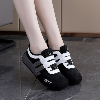 Γυναικείες παπούτσια slip-on με στρογγυλή μύτη, PU επάνω μέρος, κλείσιμο Velcro, σόλα με έγχυση, ριγέ σχέδιο