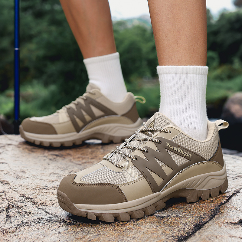 Vyriški žygio bateliai su tinklo viršutine dalimi - žemas profilio, priekinis raišteliavimas, atsparus slydimui guminis padas, guminė vidurinė padanga, tinka žiemai ir rudeniui