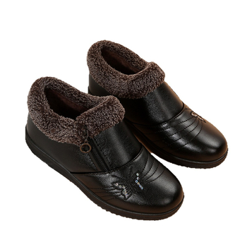 Žieminiai moterų trumpi batai su pūkuotu viduje, vidutinio aukščio kulnas 3–5 cm, apvali nosis, žemas kulkšnies aukštis, šoninis užtrauktukas