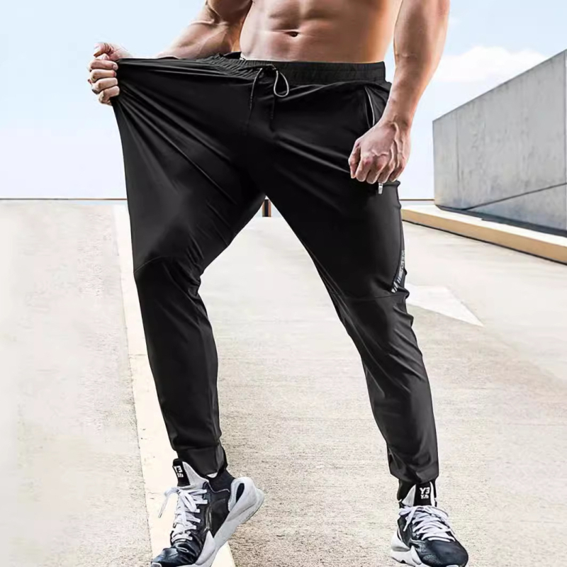 Vyriski laisvalaikio sportinės kelnės iš ice silk audinio, laisvo kirpimo, vidutinio aukščio liemuo su diržu, raištelių užsegimas, kvėpuojančios ir drėgmę šalinančios