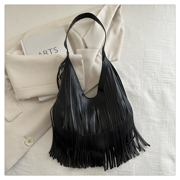 Női kézitáska bojt díszítéssel, PU bőrből, mágneses zár, vízszintes négyszögletes forma, belső telefontartó rekesz.