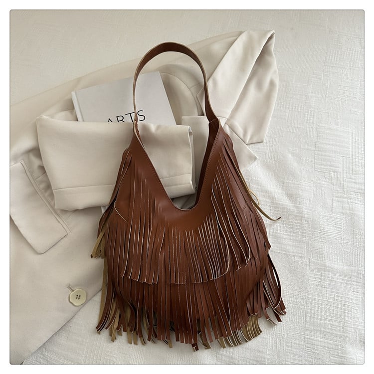 Női kézitáska bojt díszítéssel, PU bőrből, mágneses zár, vízszintes négyszögletes forma, belső telefontartó rekesz.