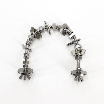 Ατσάλινο παιχνίδι για παπαγάλο — εξάσκηση ράμφους σε κλουβί