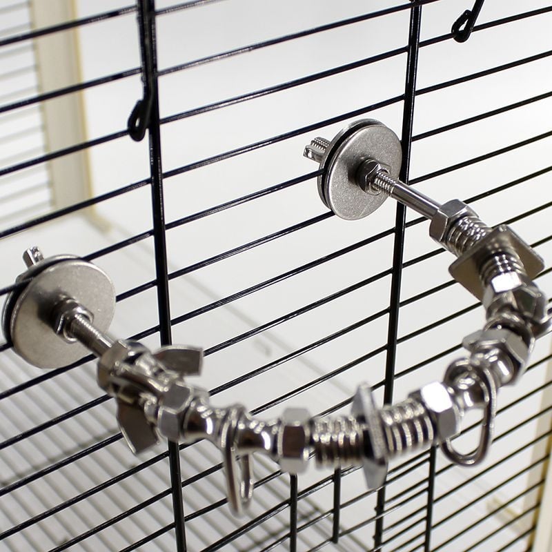 Ατσάλινο παιχνίδι για παπαγάλο — εξάσκηση ράμφους σε κλουβί