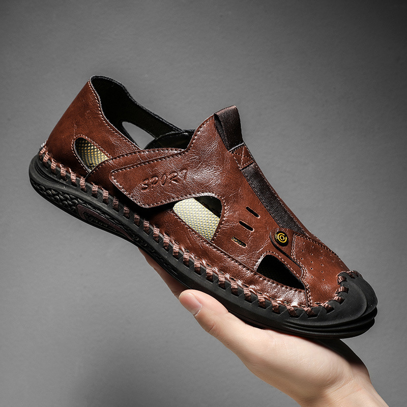 Vyriski odiniai laisvalaikio batai su perforacijomis – apvali nosis, dviejų sluoksnių karvės odos viršus, žemas kulnas 1–3 cm, sekli anga mažiau nei 7 cm, tinka vasarai, pavasariui ir rudeniui