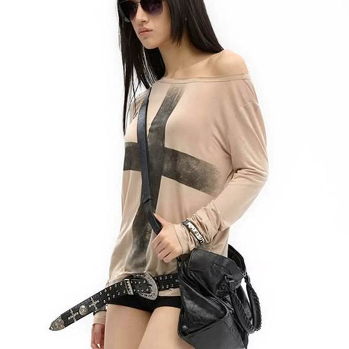 Kryžiaus spaudo atspaudas laisvo kirpimo marškinėliai su ilgomis rankovėmis ir įstrižine apykakle, poliesterio-elastano mišinys