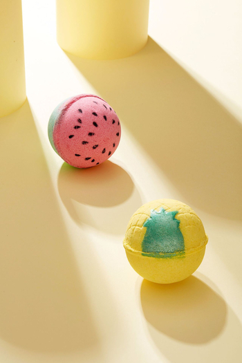 Σετ μπάλες μπάνιου: αποξηραμένα λουλούδια 100 g, θαλασσινό αλάτι 60 g, θαλασσινό αλάτι 100 g, μπάλα ποδιού μπάνιου 30 g