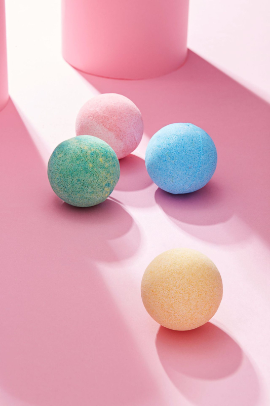 Vonios kamuolių komplektas: džiovinti žiedai 100 g, jūros druska 60 g, jūros druska 100 g, pėdų voniai kamuoliukas 30 g