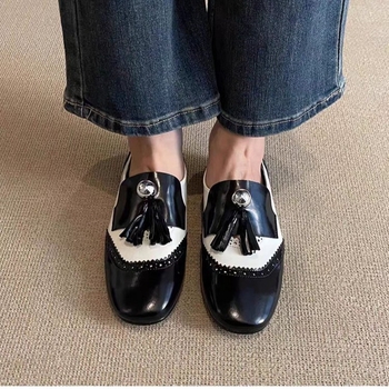 Sieviešu britu stila krāsu bloka ādas loaferi – apaļa purngala, PU augšdaļa, mākslīgās ādas odere, plakana zole, slip-on