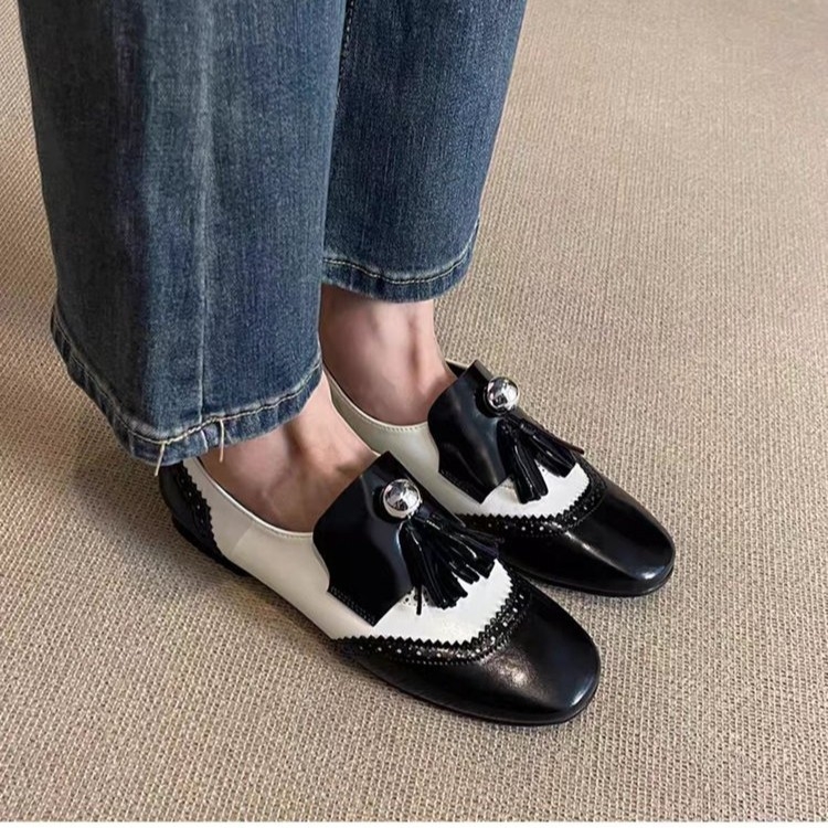 Sieviešu britu stila krāsu bloka ādas loaferi – apaļa purngala, PU augšdaļa, mākslīgās ādas odere, plakana zole, slip-on