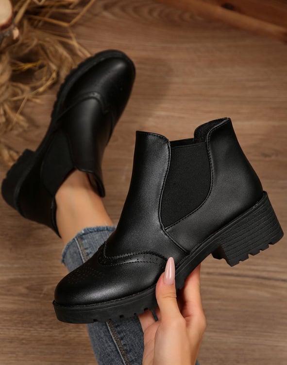 Sieviešu Martin zābaki – PU augšdaļa, gumijas zole, masīvs blokpapēdis 3-5 cm, vidējā garuma zābaki, slip-on