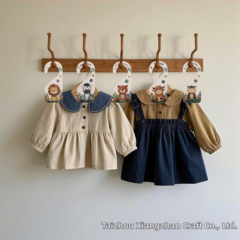 Drevený delič na detské oblečenie, laserom vyrezaný drevený znak pre organizáciu šatníka dieťaťa, moderný minimalistický štýl