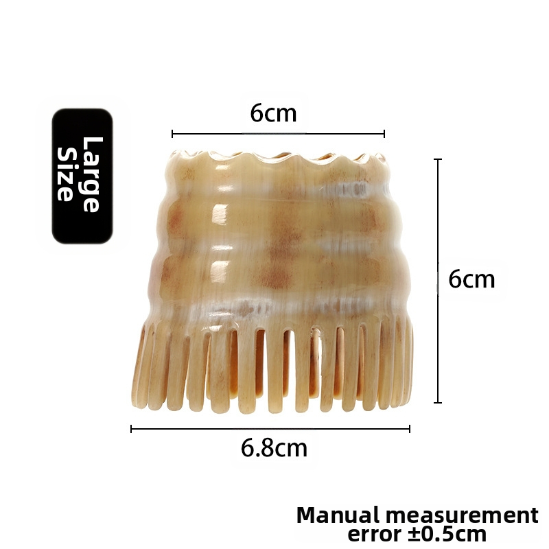 Χτένα μαλάξης τριχωτού της κεφαλής από φυσικό κέρατο, με κυλινδρικό σχήμα και λεπτά δόντια (Υλικό: φυσικό κέρατο; Σχήμα: κυλινδρικός σχήμα; Δόντια: λεπτά; Χρήση: μασάζ τριχωτού κεφαλής)