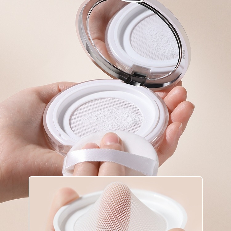 Kompakti dėžutė pipirų milteliams, nepralaidi, su elastine grotele, didelė talpa.