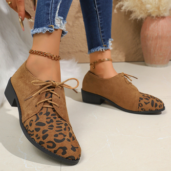 Klinveida kurpes ar asu purnu, nubuka augšdaļa, gumijas zole, priekšējā šņorēšana, zems plats papēdis