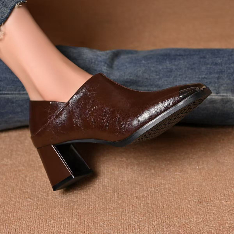 Sieviešu kurpes ar vidēja augstuma papēdi, Slip-On, virsma no sintētiskās ādas, gumijas zole