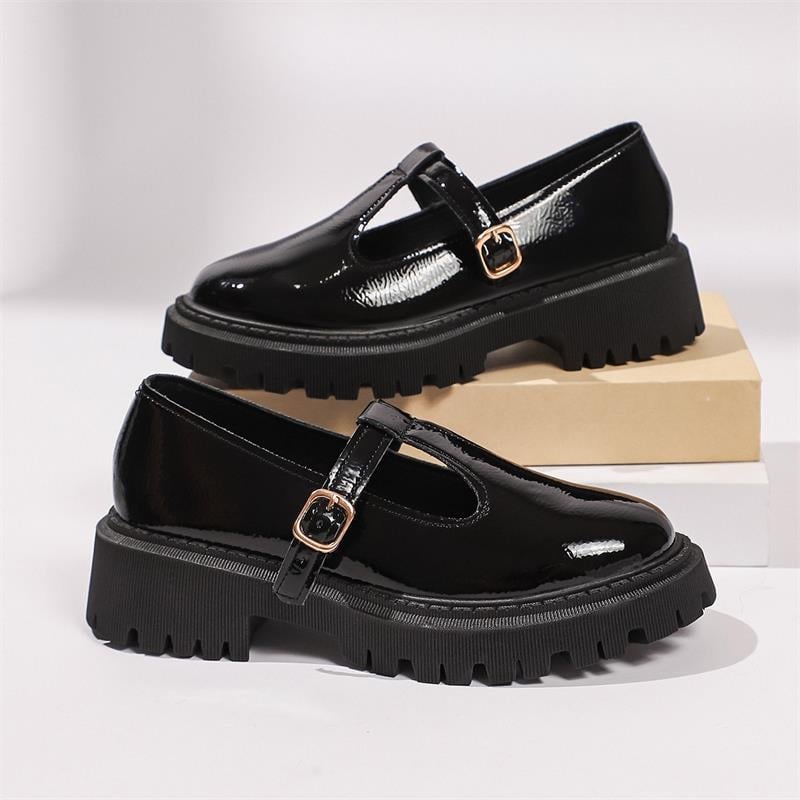 Sieviešu loaferi ar PU augšpusi, apaļa purngala, platformas zole, papēža augstums 3–5 cm, aizdare ar vienu siksnu