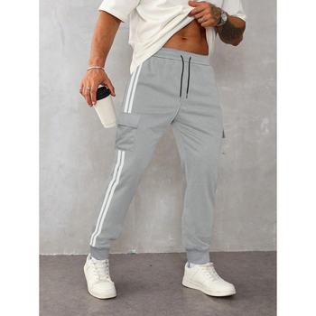 Vyrinės kelnės dryžiais, šoninės kišenės su flap ir raišteliu juosmeniui, laisvas kirpimas, 9/10 ilgio, medžiaga CVC