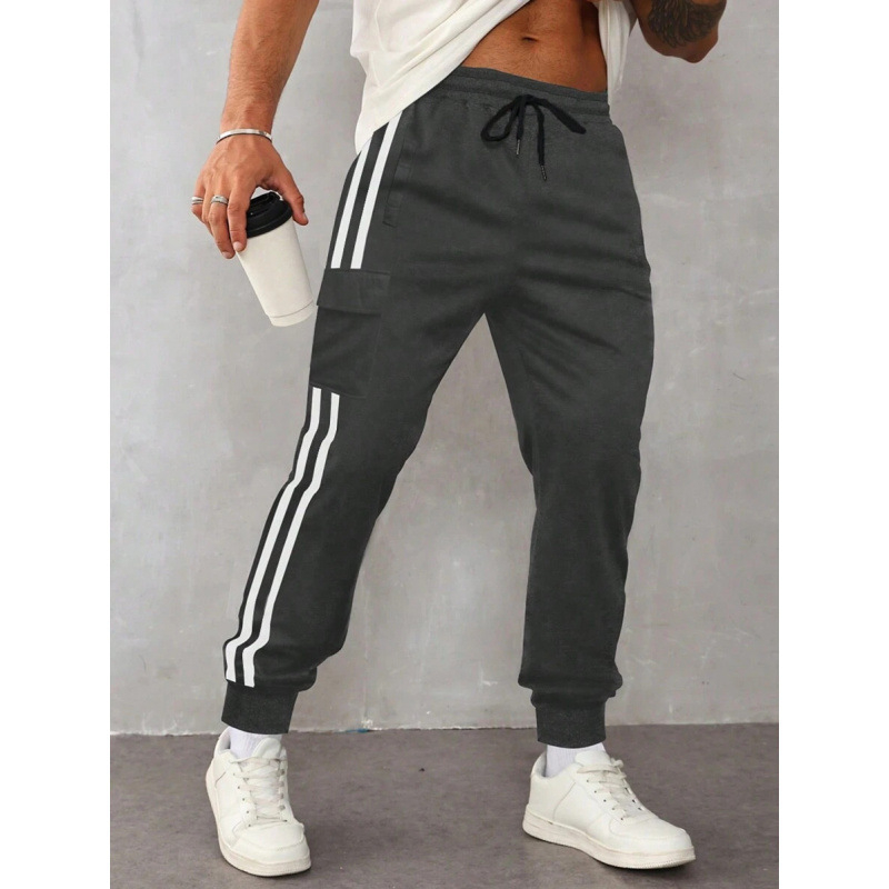 Vyrinės kelnės dryžiais, šoninės kišenės su flap ir raišteliu juosmeniui, laisvas kirpimas, 9/10 ilgio, medžiaga CVC