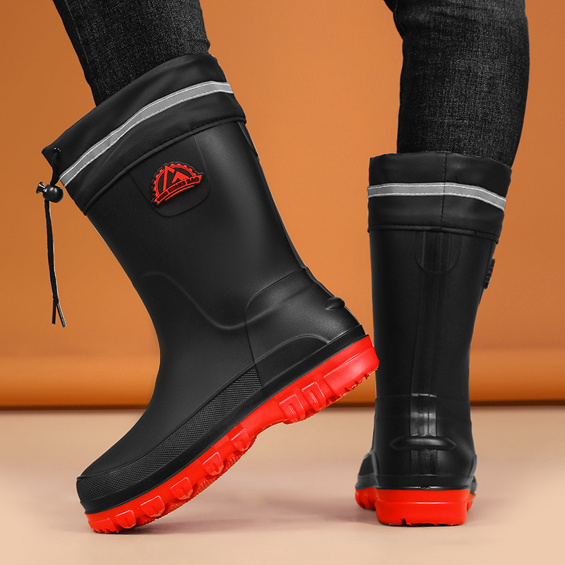 Cizme de ploaie pentru bărbați până la gambe medii, slip-on, partea superioară din plastic, talpă din cauciuc, antiderapante