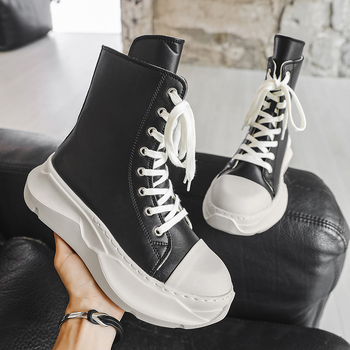 Vīriešu skates apavi ar PU augšdaļu, augsts augšdaļas siluets, palielinātas augstuma dēļ 3–5 cm bieza gumijas zole, šņorējamas