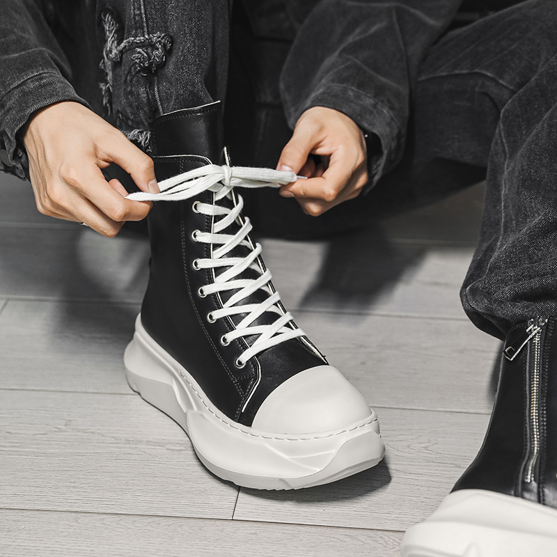 Vīriešu skates apavi ar PU augšdaļu, augsts augšdaļas siluets, palielinātas augstuma dēļ 3–5 cm bieza gumijas zole, šņorējamas