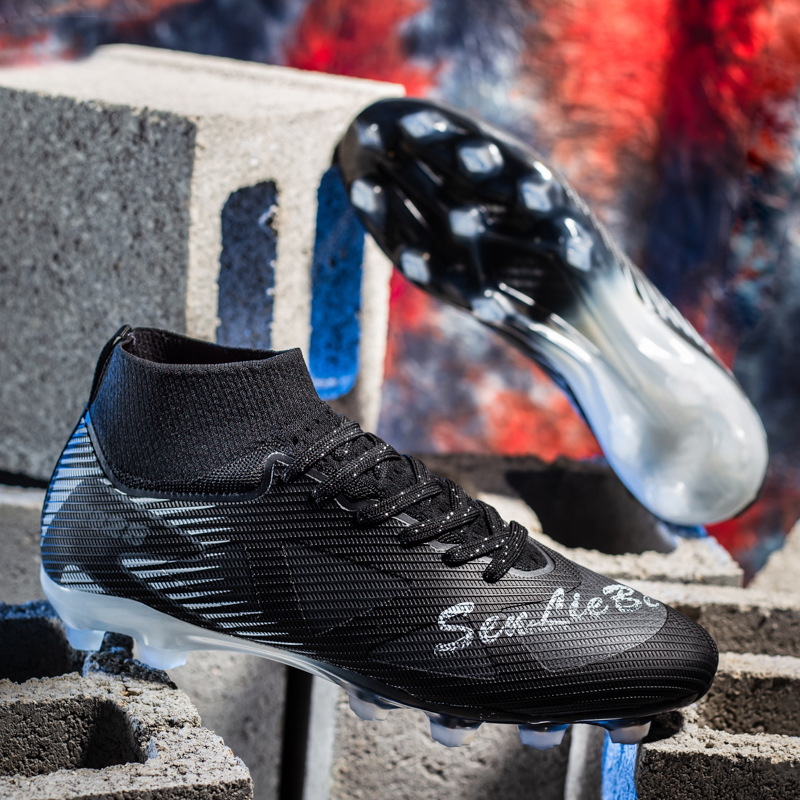 Παπούτσια ποδοσφαίρου με ψηλό άνω μέρος, κορδόνια μπροστά, επάνω από συνθετικό δέρμα, αντιολισθητική σόλα από καουτσούκ, κατάλληλα για φυσικό και τεχνητό χλοοτάπητα