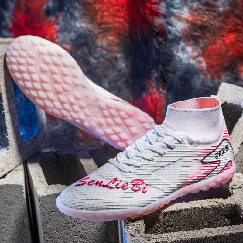 Παπούτσια ποδοσφαίρου με ψηλό άνω μέρος, κορδόνια μπροστά, επάνω από συνθετικό δέρμα, αντιολισθητική σόλα από καουτσούκ, κατάλληλα για φυσικό και τεχνητό χλοοτάπητα