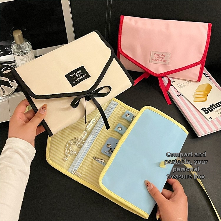 Nešiojama juvelyrinių dirbinių saugojimo rankinė - rankinės stiliaus, sulankstoma, poliesteris, šiuolaikinis minimalistinis dizainas